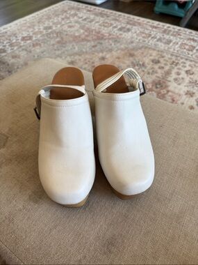 Universal Thread clogs size 11
